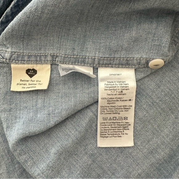 Madewell Denim Button-Up Shirt in Bluffton Wash - Picture 7 of 8